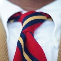 Краватка є модним аксесуаром успішних чоловіків