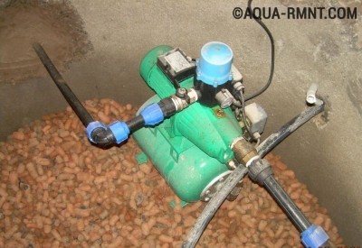Для дачі, коли подача води необхідна сезонно, не завжди вигідно обзаводитися таким дорогим обладнанням - буде цілком достатньо агрегату з ручним керуванням