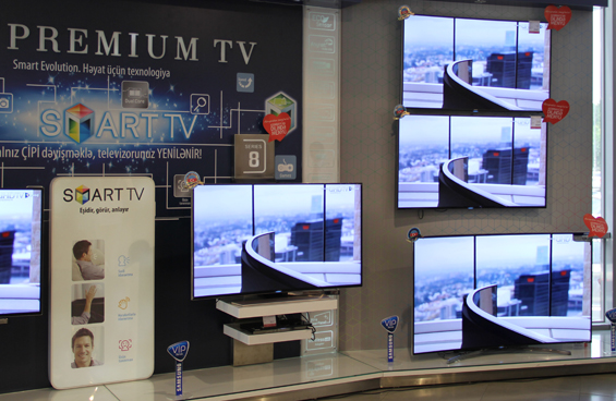 Придбати нові телевізори серії Samsung UHD, в яку на даний момент входять моделі з діагоналлю 110, 98, 85, 65 і 55 дюймів, можна буде в усіх магазинах Baku Electronics, офіційного дистриб'ютора Samsung Electronics в Азербайджані, а також у офіційних дилерів