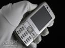 Смартфон Nokia N82 перший апарат компанії, оснащений топової функціональністю, але при цьому виконаний у форм-факторі моноблок
