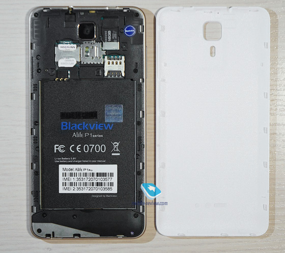 Під кришкою знаходяться роз'єм microSD, слоти для miniSIM (2G / 3G / 4G) і microSIM (тільки 2G)