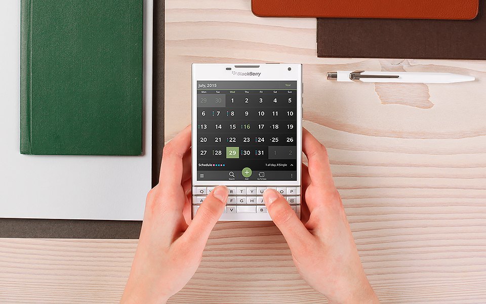 Найбільш незвичайний смартфон осені   Blackberry Passport