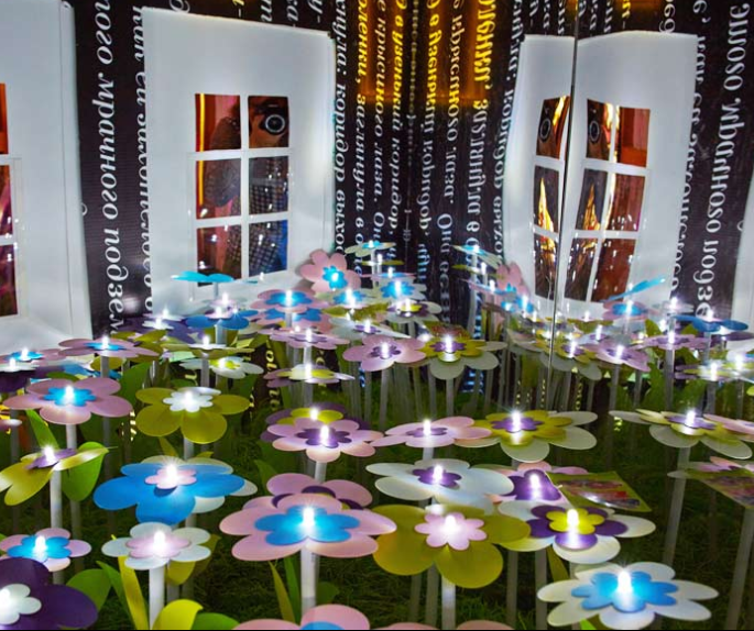 Новий виставковий простір «Атріум» запрошує гостей в чарівний світ Задзеркалля на виставку «Аліса в Країні чудес»